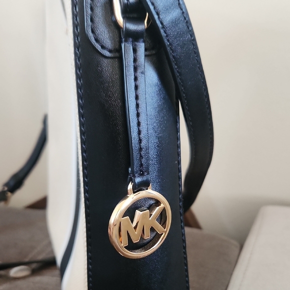 Michael Kors Large Messenger Crossbody - Picture 7 of 13